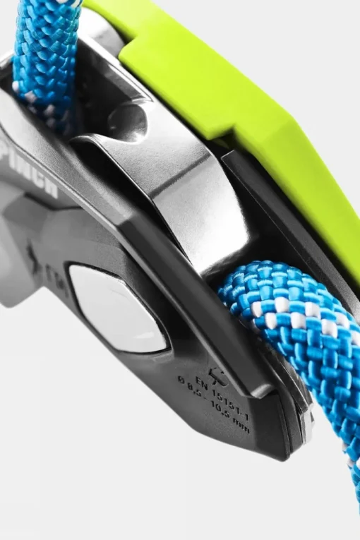 Pinch Assisted Braking Belay Device